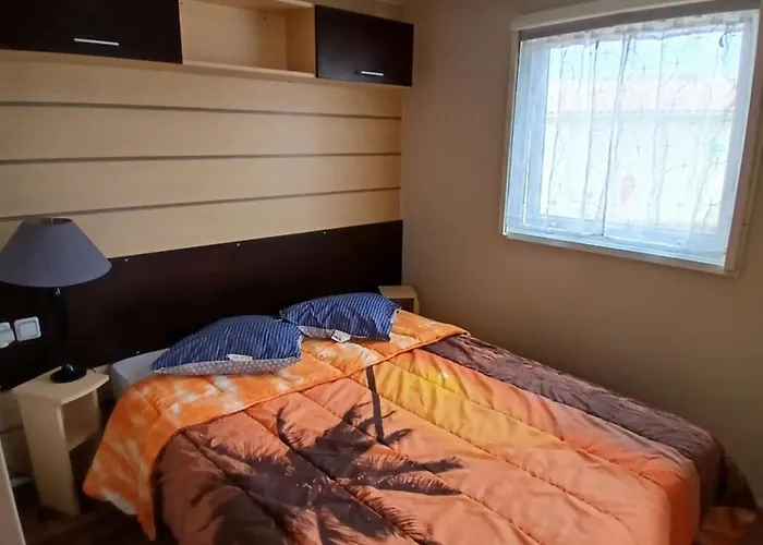 De La Cigogne Кемпинг *