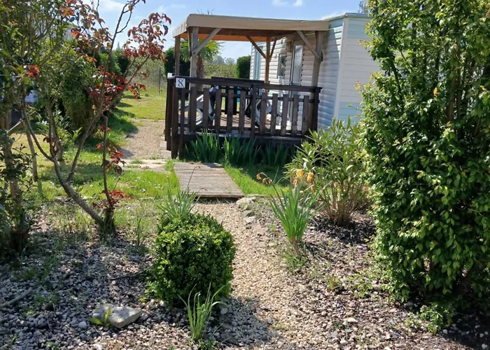 De La Cigogne Кемпинг *